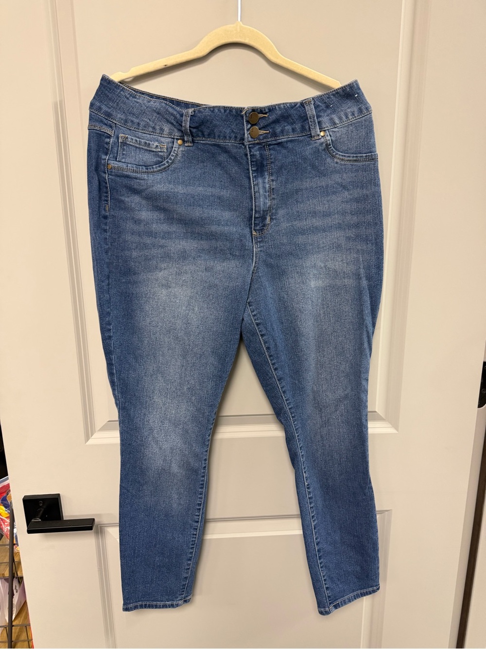 d. jeans Women's Mid-Rise Cropped Stretch Jeans in Denim Blue